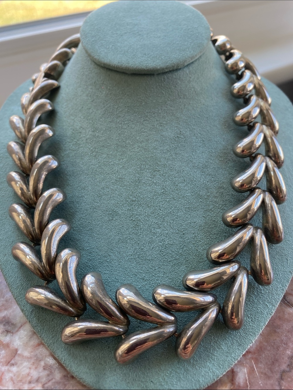 Elegant Chunky Metallic Silver Link Necklace